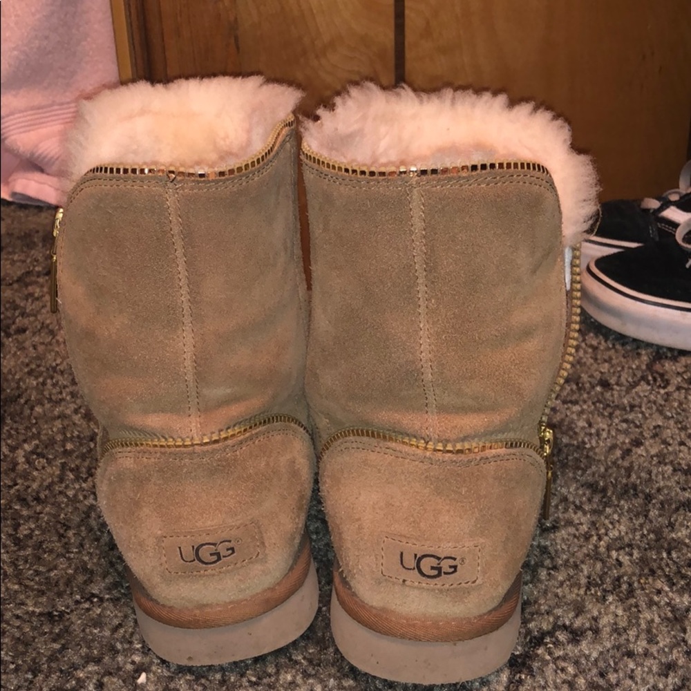 CUTE UGGS🤍🤍 - Picture 3 of 6